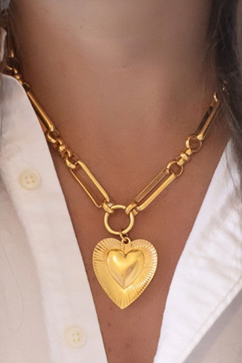Etched Heart Chunky Chain Necklace